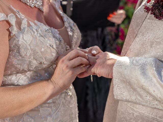 How AlphaRess Help You Find the Perfect Spot for Your Engagement Photography?